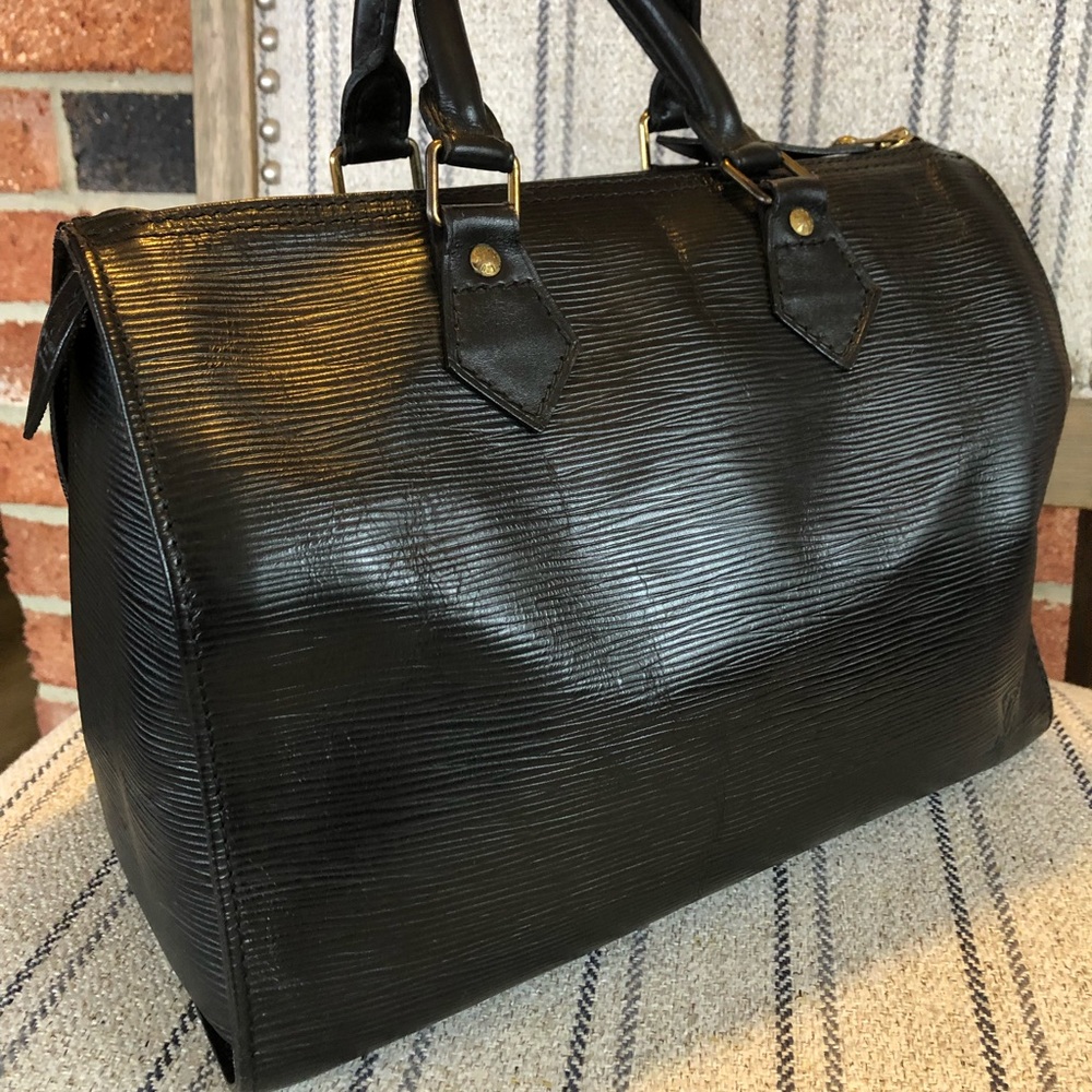 🥰ONE DAY SALE!! Auth Vtg Louis Vuitton Epi Speedy 25❤️